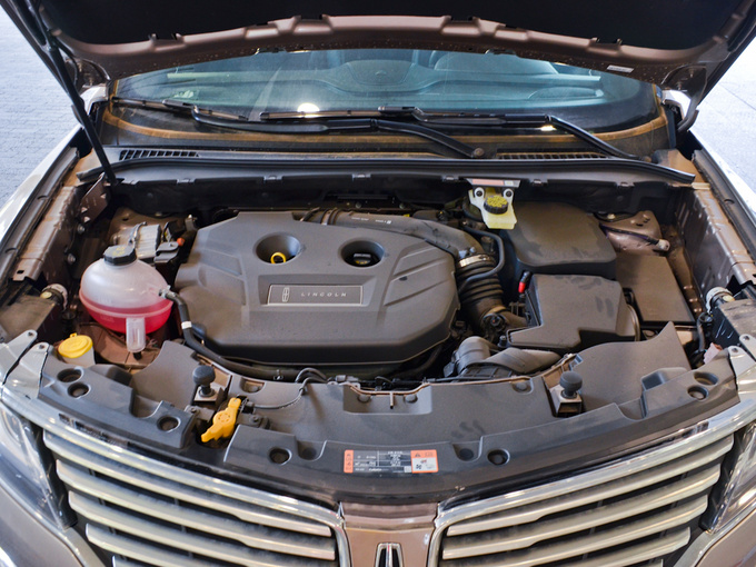 林肯  2.0t 发动机舱