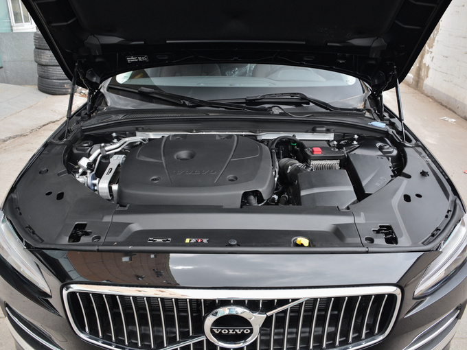 沃尔沃亚太  t5 发动机舱