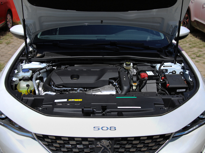 东风标致  508l 400thp puretech 驾控版 发动机舱