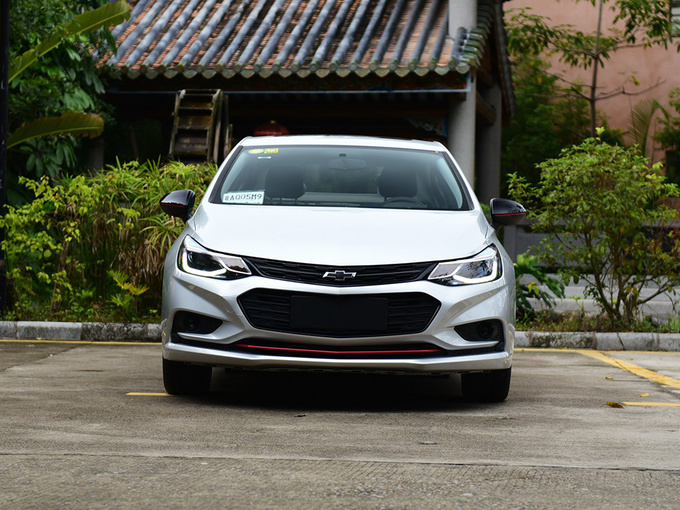 雪佛兰 redline 330t 正前