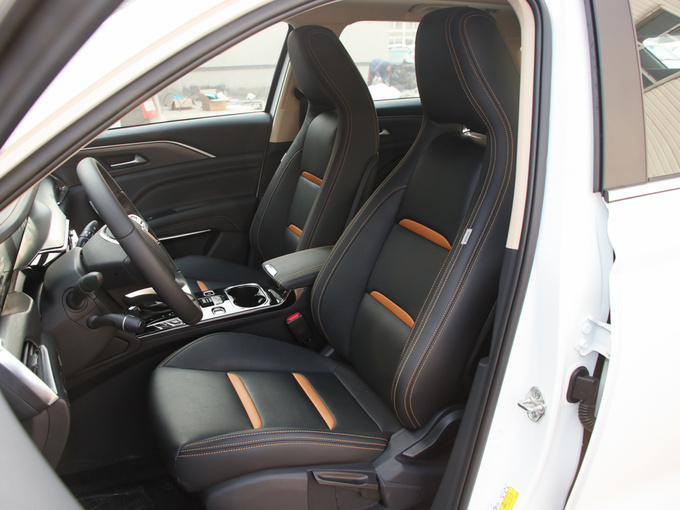 一汽奔腾  230 tid 自动豪华型 前排座椅