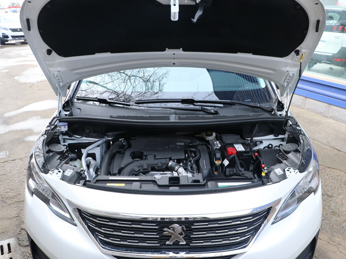 东风标致  350thp 发动机舱