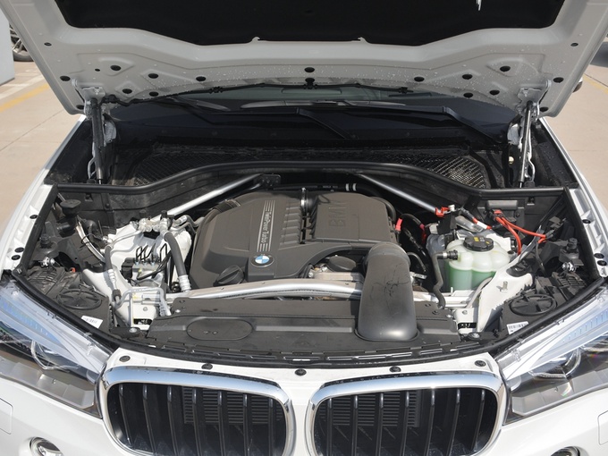宝马(进口)  xdrive35i尊享型 发动机舱