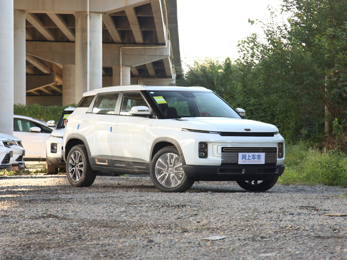 吉利汽车 300t i9 右前正45度