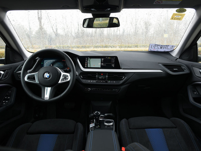 宝马(进口)  225i 四门轿跑车 大中控全景