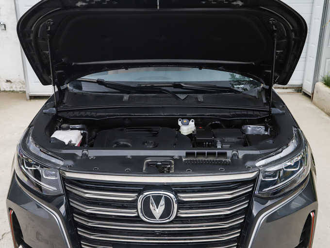长安汽车  2.0t 发动机舱