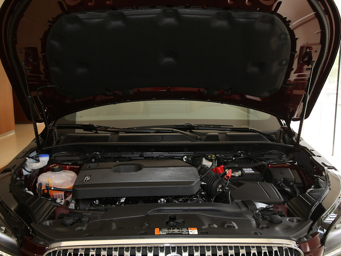 长安林肯  2.0t 发动机舱