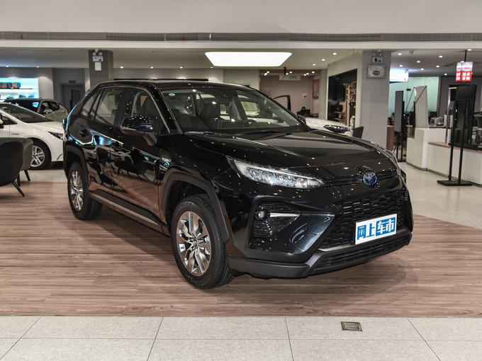 广汽丰田  双擎 2.5l 右前正45度