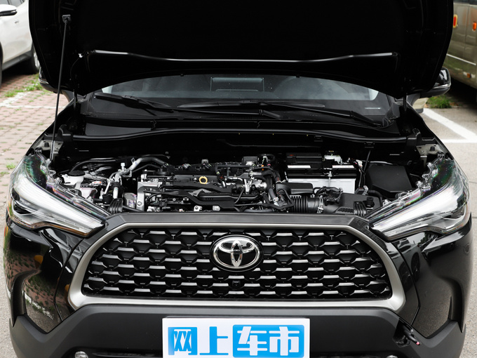 一汽丰田  2.0l 发动机舱