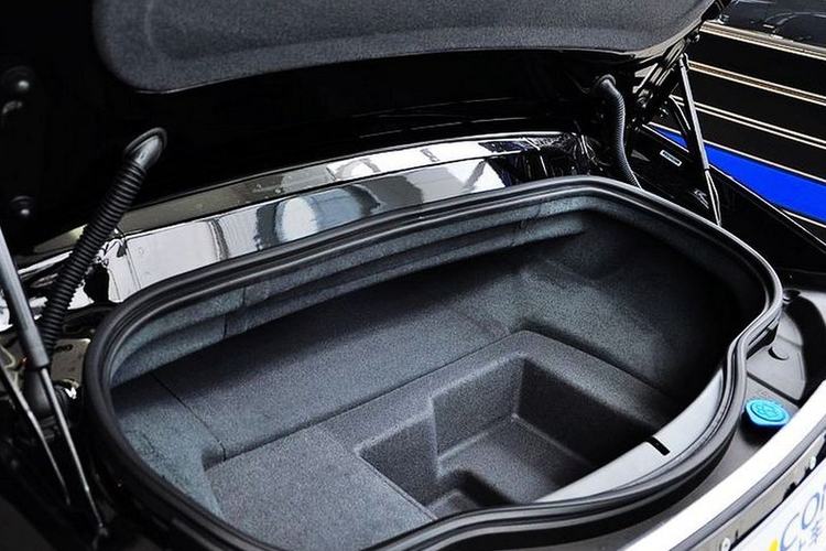 后备箱局部特写