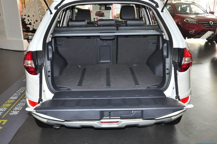 后备箱局部特写