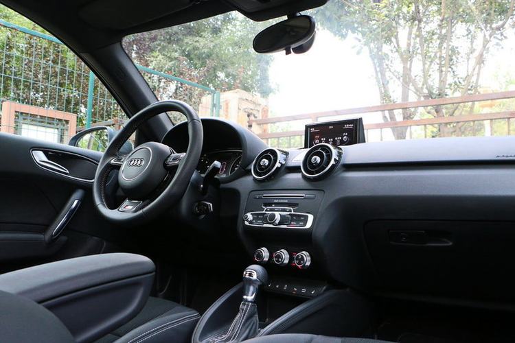奥迪a1 30 tfsi sportback s 2016款 line运动版