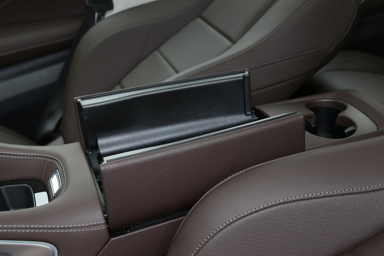 前排中央扶手箱