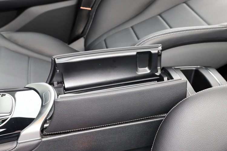 前排中央扶手箱